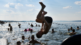 Паразиты, бактерии и опасное дно: в каких водоемах не стоит купаться этим летом
