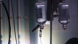 Хотела удалить полип: врачи спасли женщину, промывавшую кишечник перекисью водорода