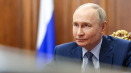 Путин поддержал идею о продвижении русского языка наццентрами «Россия»