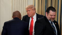 Трамп тайно давит на сенат для смягчения санкций против России