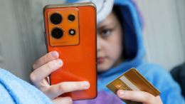Опасные игры: как мошенники лишают денег родителей через детей