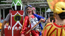 В Москве стартовала костюмированная сап-регата