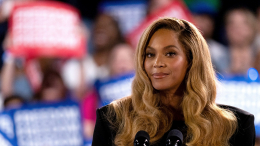 Выпрыгнула из штанов: Бейонсе во время выступления лишилась брюк