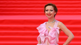 «Ничего не делаю с лицом»: актриса Захарова рассказала о секретах молодости