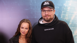 Семья в сборе: Харламов отметил годовщину свадьбы с женой