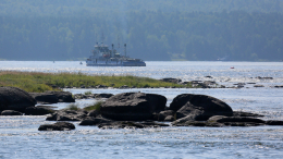 Мазутное пятно растянулось на 50 километров по Енисею