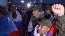 Путь домой: освобожденные из украинского плена бойцы доставлены в Москву