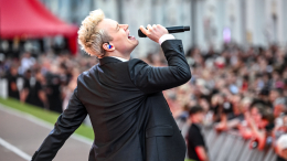 Пойте и любите! SHAMAN написал зажигательную песню ко Дню России