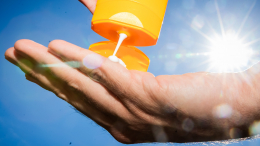 Дерматолог назвала главные правила использования солнцезащитных кремов