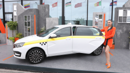 Специально для такси: на ПМЭФ показали новую версию Lada Aura