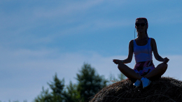 Около полусотни мастеров йоги проведут бесплатные занятия под открытым небом на ВДНХ