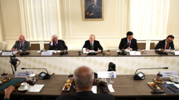 Песков: ночная встреча Путина с руководителями крупных СМИ — оправданная практика