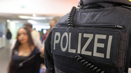 В Берлине осквернили граффити с братским поцелуем Брежнева и Хонеккера