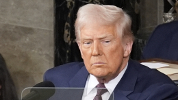 Трамп не собирается давать военный ответ на удары Ирана по базам США