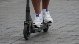 Куда жаловаться на самокатчиков и что грозит лихачам: ликбез от юриста