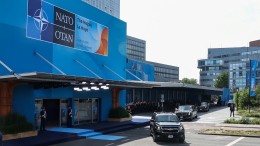 «Папочка» Трамп и «НАТОвская» деревня: что пишут западные СМИ о саммите в Гааге