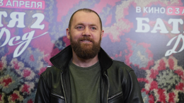 «Зашел в ту дверь»: Денис Шведов о начале актерской карьеры