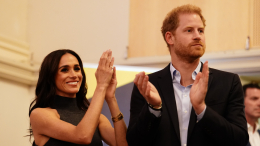 «Это троллинг»: королевская семья не хочет давать титулы детям принца Гарри и Меган Маркл