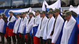 Самолет с вернувшимися из плена российскими бойцами приземлился в Подмосковье