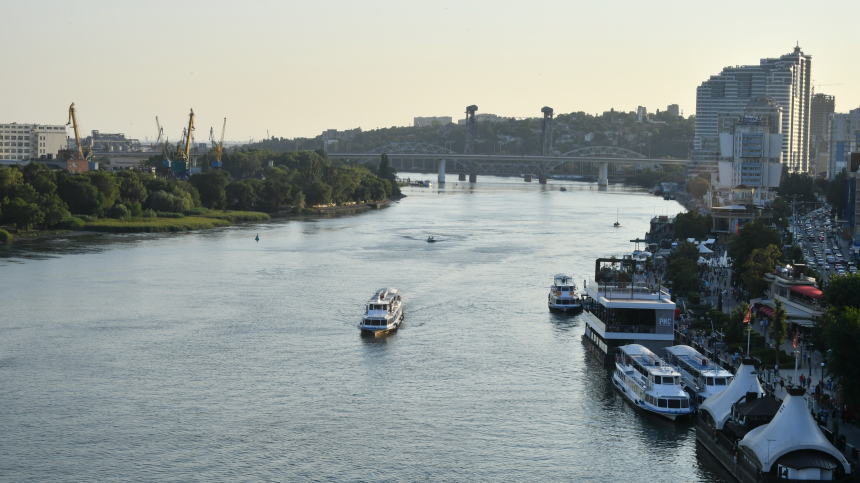 Из-за атаки БПЛА перекрыли мост через Дон