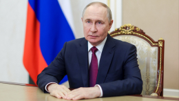 Путин поздравил российских выпускников с окончанием школы