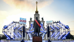 «Наслаждайтесь моментом»: артисты обратились к российским выпускникам