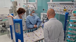 Пострадавший в Шереметьево мальчик начал открывать глаза