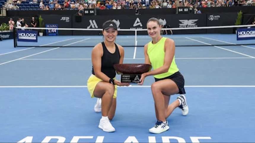 Россиянка и китаянка стали победительницами парного теннисного турнира WTA