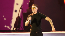 «Кто вам разрешил?» — солист The Hatters обратился к молодежи на «Алых парусах»