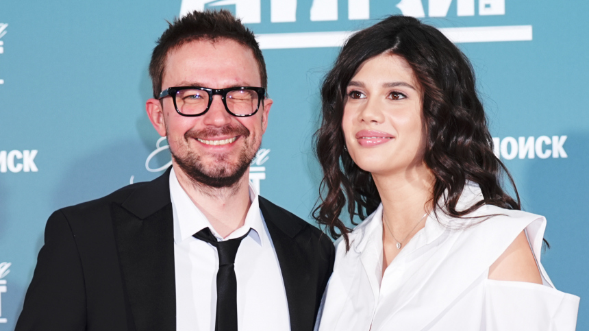 Александр Петров трогательно поздравил свою супругу с 24-летием