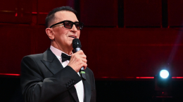 «В шоу-бизнес не хотят»: Александр Буйнов посетил выпускной своих внучек