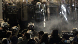 «Внимательно следим»: глава МВД Сербии рассказал о действиях полиции в Белграде