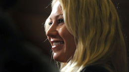 Снова на ногах: Анна Курникова посетила магазин без инвалидного кресла