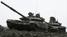 Маскировка не спасла опорник боевиков ВСУ от атаки экипажей танков Т-72Б3М. Лучшее видео из зоны СВО