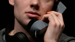 Осторожно, мошенники: аферисты стали чаще звонить на домашние телефоны