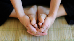 Врач-дерматовенеролог назвала способы защиты ног от грибка в летнее время