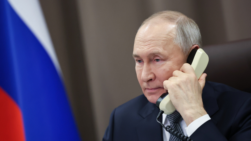 Путин провел телефонный разговор с Макроном