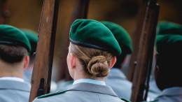 В Дании женщин будут призывать в армию наравне с мужчинами