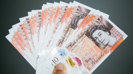 Какие-то люди: британцы хотят убрать с банкнот портреты исторических личностей