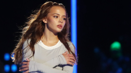 «Сняли две девчонки»: Валю Карнавал шантажировали голыми фото из раздевалки