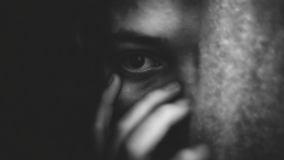 Нельзя игнорировать: названы опасные признаки послеродовой депрессии