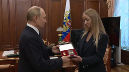 Путин вручил вторую медаль «Золотая Звезда» вдове генерал-майора Гудкова