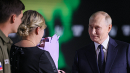 Владимир Путин вручил россиянам премию «Все для Победы!»