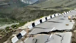 Последствия непогоды: оползень в Дагестане разрушил шоссе