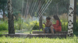 От града до изнуряющей жары: Россию накрывают погодные аномалии