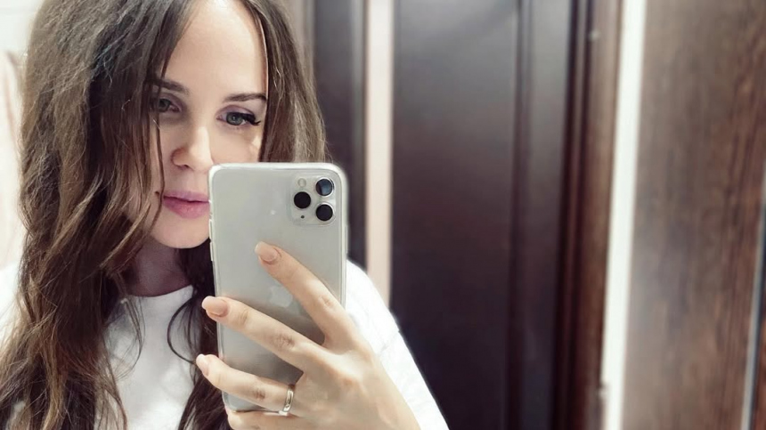 «Очнулся — гипс»: жена Natan сломала ногу во время отдыха