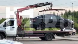 Машину Романа Старовойта увезли на эвакуаторе с парковки в Одинцово