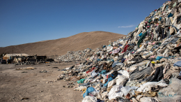Модная свалка: пустыня Атакама завалена одеждой, которую признали хламом