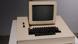 Аукцион Sotheby’s выставил на торги один из первых компьютеров Apple-1