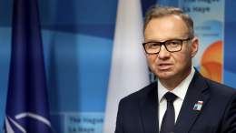 «Сбрасывайте на парашютах»: Дуда пригрозил закрыть аэропорт для поставок ВСУ